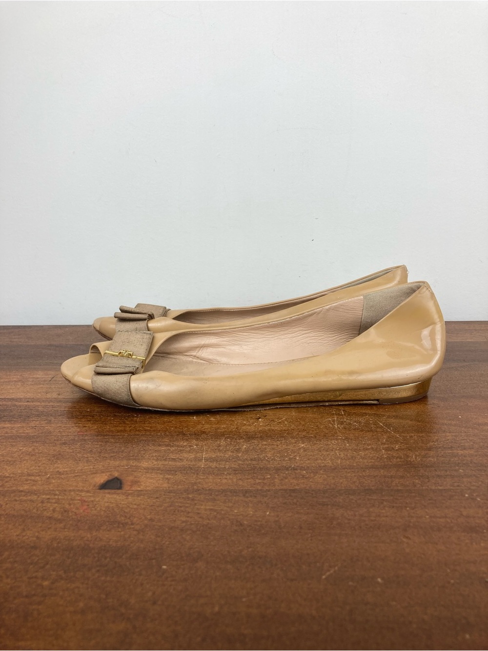 Tory Burch Trudy Open Toe Flats Patent Peep Toe Bow Gold Beige Women’s Size 11M. - Picture 3 of 15
